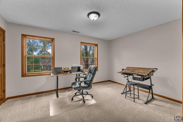6027 SW 36th ST, Topeka, KS 66614