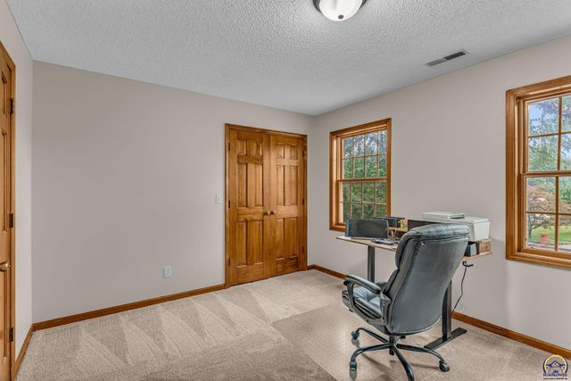 6027 SW 36th ST, Topeka, KS 66614