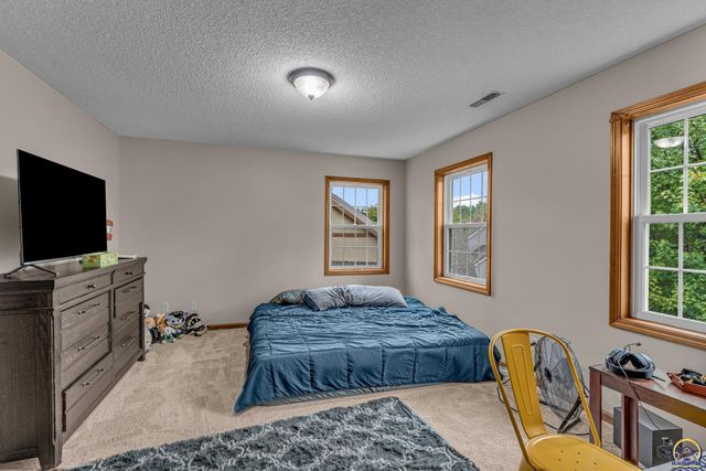 6027 SW 36th ST, Topeka, KS 66614
