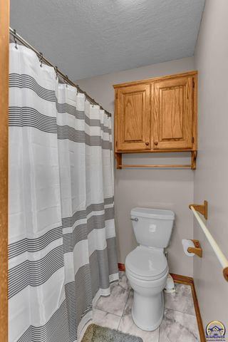 6027 SW 36th ST, Topeka, KS 66614