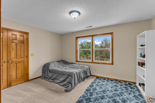 6027 SW 36th ST, Topeka, KS 66614