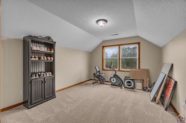 6027 SW 36th ST, Topeka, KS 66614