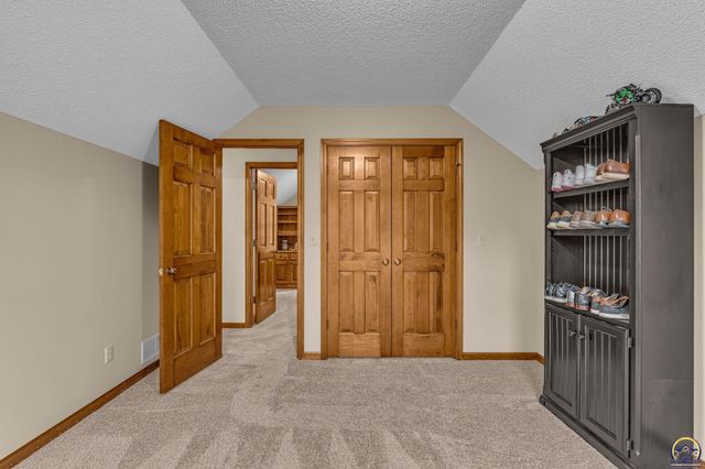 6027 SW 36th ST, Topeka, KS 66614