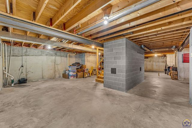 6027 SW 36th ST, Topeka, KS 66614
