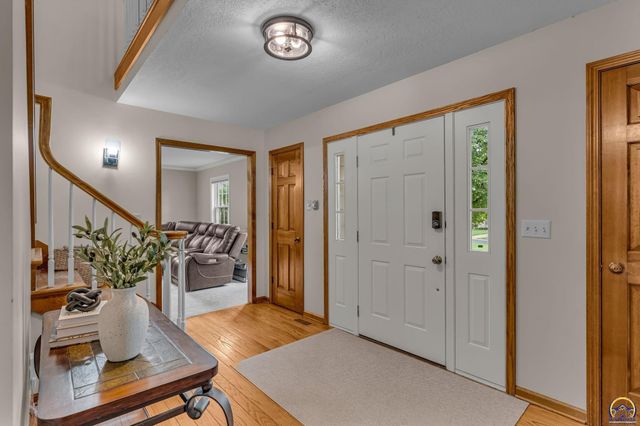6027 SW 36th ST, Topeka, KS 66614