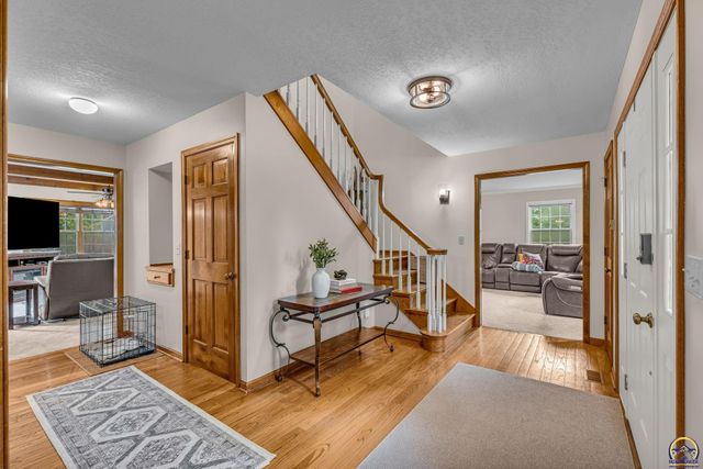 6027 SW 36th ST, Topeka, KS 66614