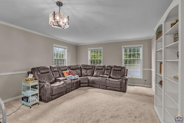 6027 SW 36th ST, Topeka, KS 66614