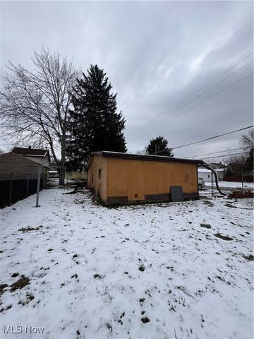 1706 Bonnie Brae Avenue NE, Warren, OH 44483