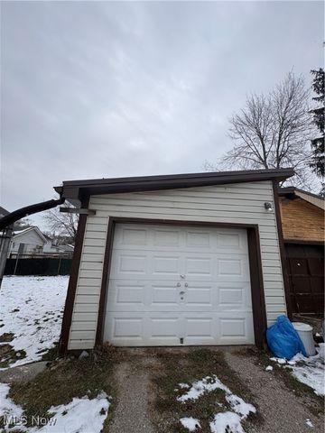 1706 Bonnie Brae Avenue NE, Warren, OH 44483