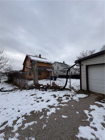 1706 Bonnie Brae Avenue NE, Warren, OH 44483