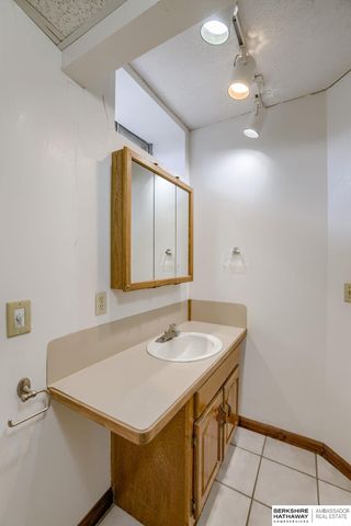 2230 SW 14th Street, Lincoln, NE 68522