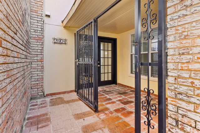 2804 Spring Valley Drive, Bedford, TX 76021