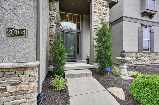20104 W 90TH Street, Lenexa, KS 66220