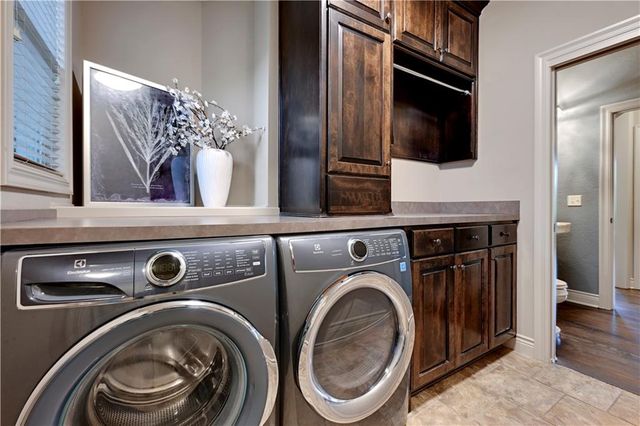 20104 W 90TH Street, Lenexa, KS 66220