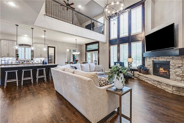 20104 W 90TH Street, Lenexa, KS 66220