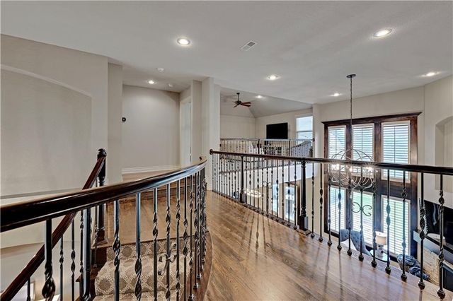 20104 W 90TH Street, Lenexa, KS 66220