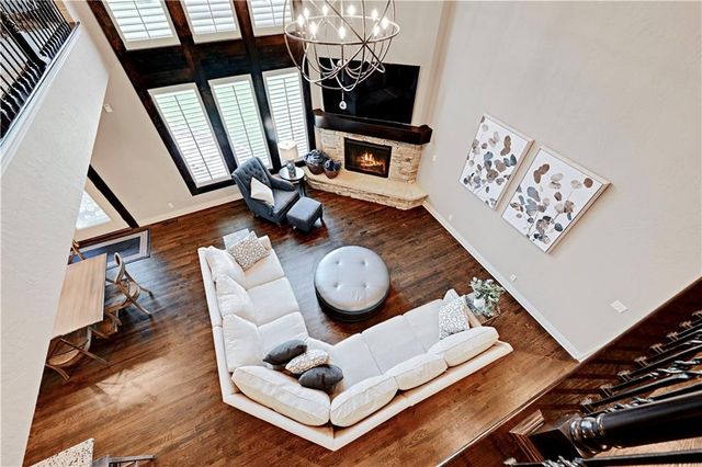 20104 W 90TH Street, Lenexa, KS 66220