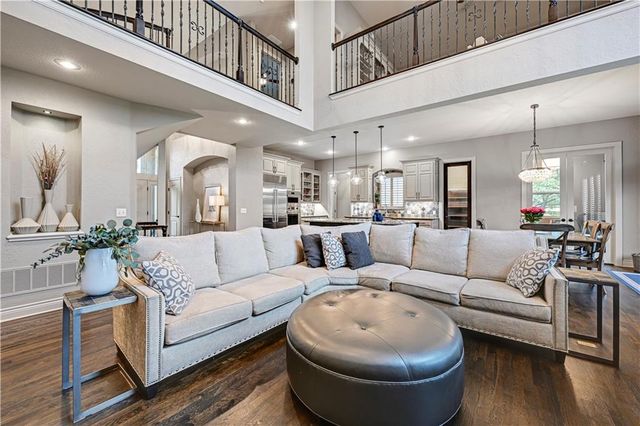 20104 W 90TH Street, Lenexa, KS 66220