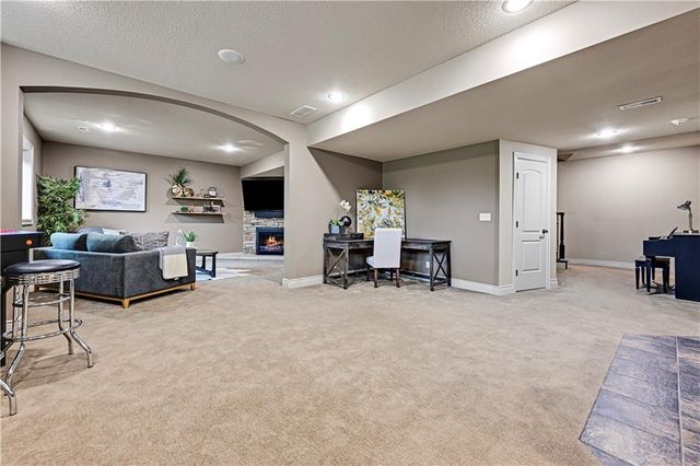 20104 W 90TH Street, Lenexa, KS 66220
