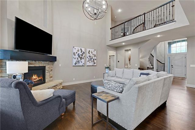 20104 W 90TH Street, Lenexa, KS 66220