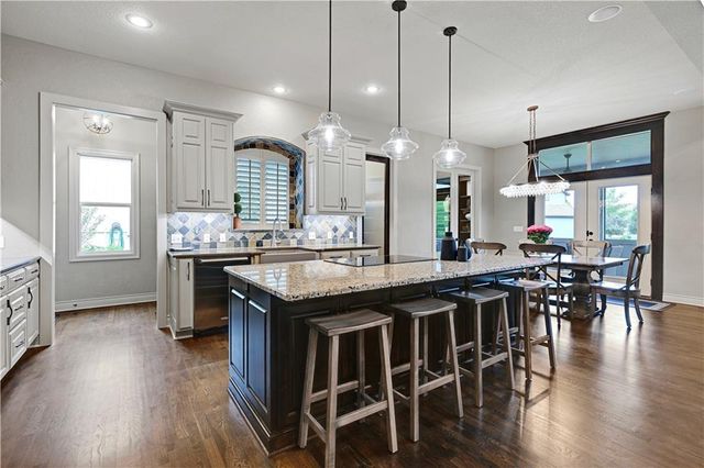 20104 W 90TH Street, Lenexa, KS 66220