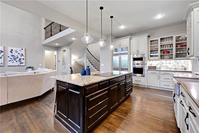 20104 W 90TH Street, Lenexa, KS 66220
