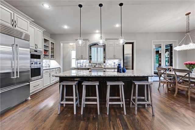 20104 W 90TH Street, Lenexa, KS 66220