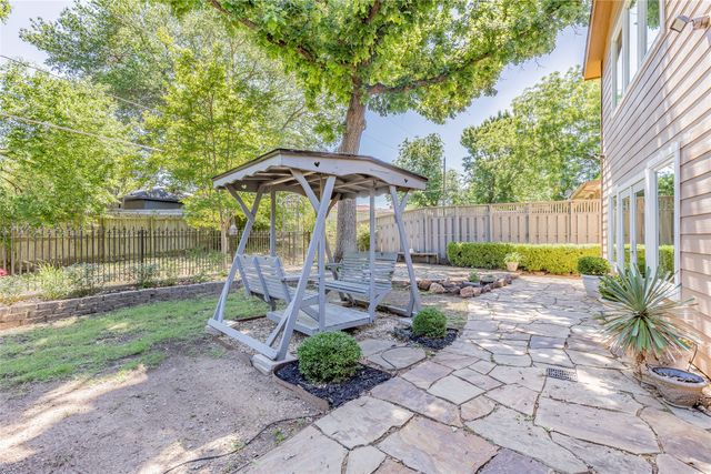 1814 Oak Creek Drive, Sherman, TX 75092
