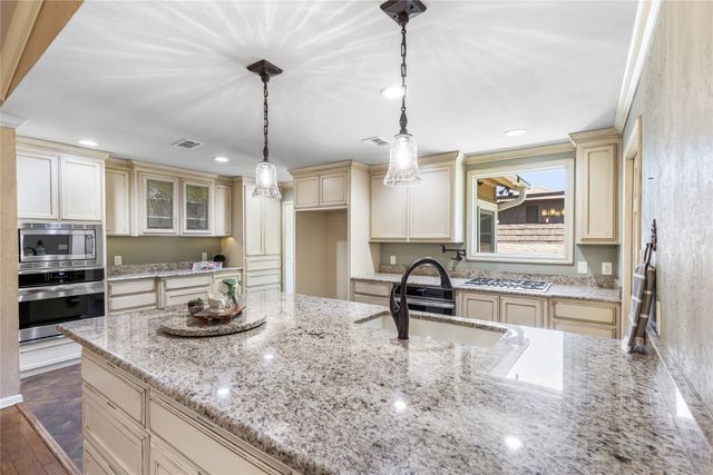 1814 Oak Creek Drive, Sherman, TX 75092