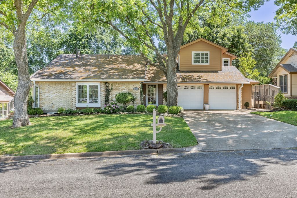 1814 Oak Creek Drive, Sherman, TX 75092