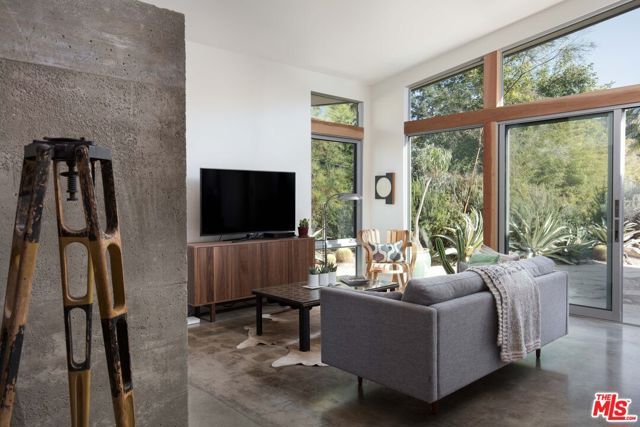 7500 Devista Drive, Los Angeles, CA 90046