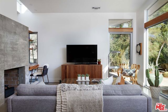 7500 Devista Drive, Los Angeles, CA 90046