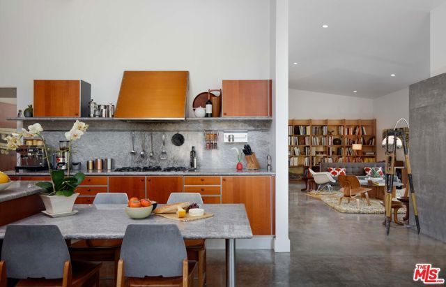 7500 Devista Drive, Los Angeles, CA 90046