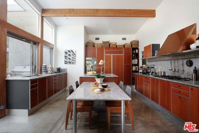 7500 Devista Drive, Los Angeles, CA 90046