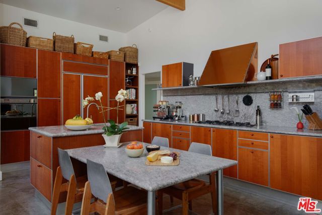 7500 Devista Drive, Los Angeles, CA 90046