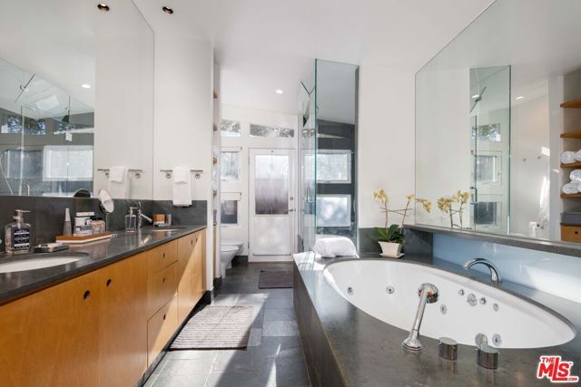 7500 Devista Drive, Los Angeles, CA 90046