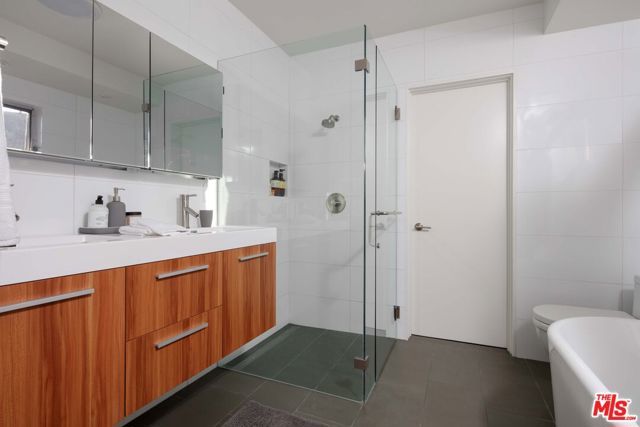 7500 Devista Drive, Los Angeles, CA 90046