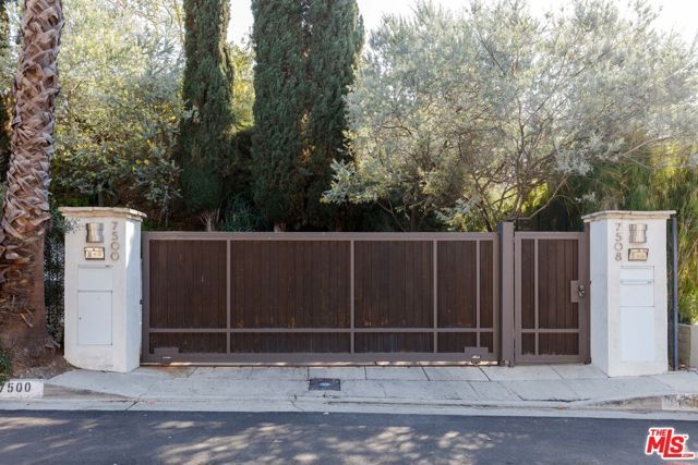7500 Devista Drive, Los Angeles, CA 90046