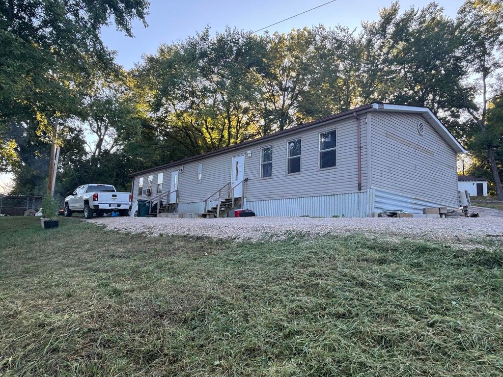 17825 Factory Street, Eminence, MO 65466