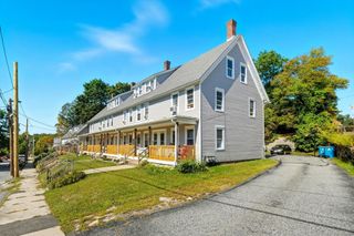 2-24 D St, Northbridge, MA 01588
