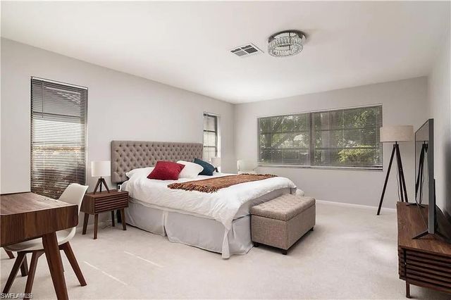 560 Bald Eagle DR 22, Naples, FL 34105