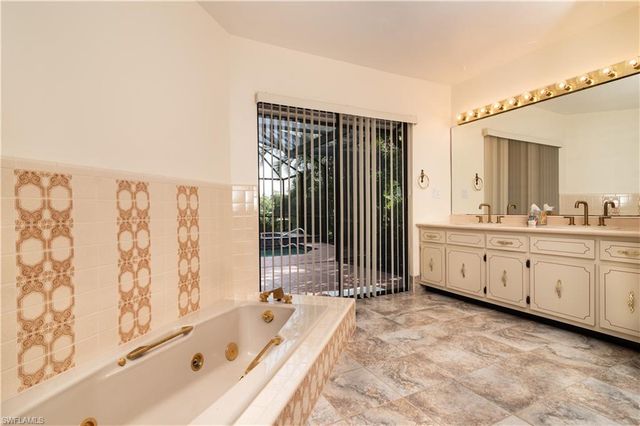 560 Bald Eagle DR 22, Naples, FL 34105