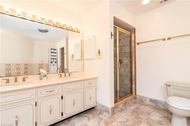 560 Bald Eagle DR 22, Naples, FL 34105