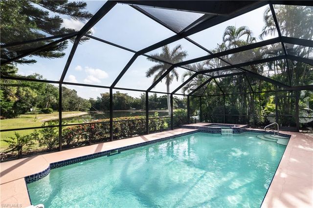 560 Bald Eagle DR 22, Naples, FL 34105