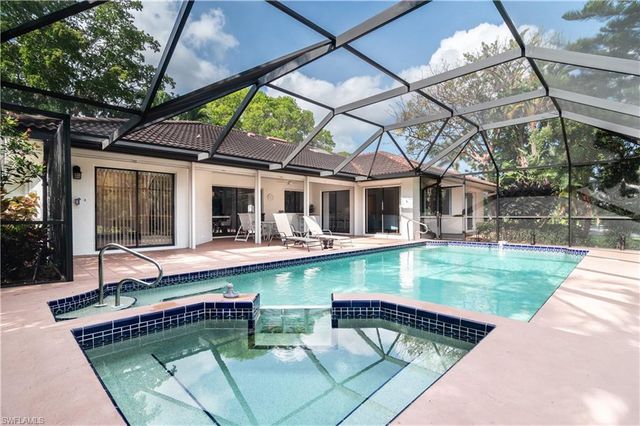 560 Bald Eagle DR 22, Naples, FL 34105