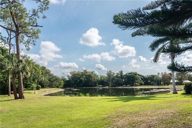 560 Bald Eagle DR 22, Naples, FL 34105