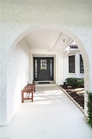 560 Bald Eagle DR 22, Naples, FL 34105