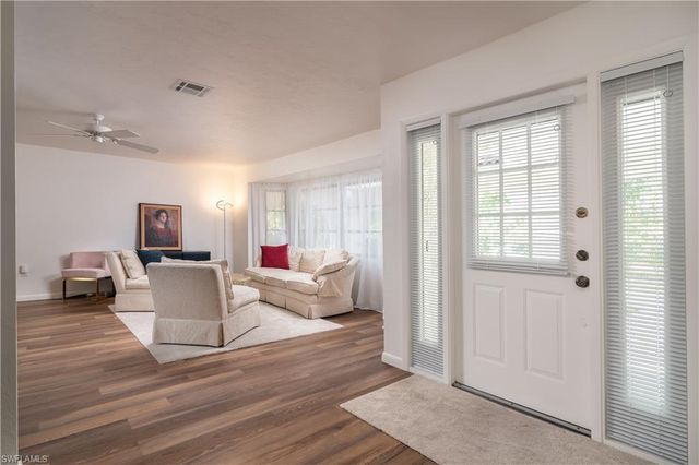 560 Bald Eagle DR 22, Naples, FL 34105