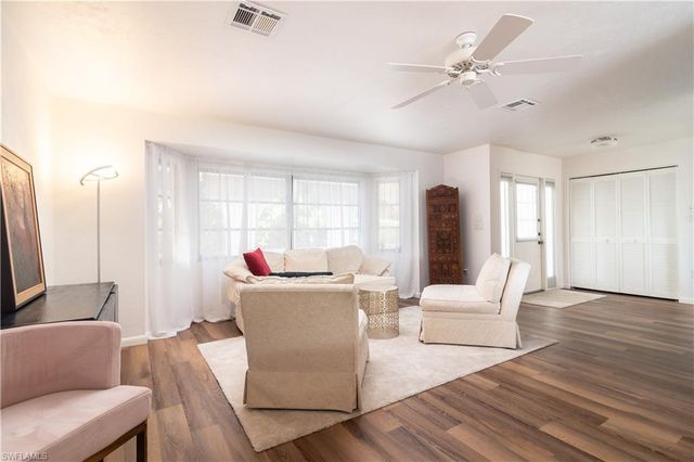 560 Bald Eagle DR 22, Naples, FL 34105