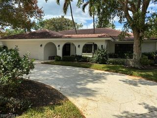 560 Bald Eagle DR 22, Naples, FL 34105